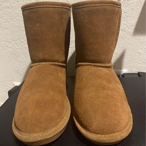 Bearpaw Boots size 5 youth